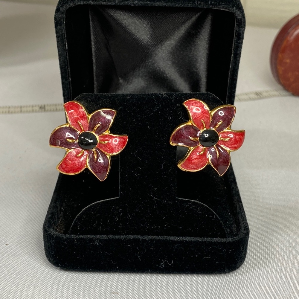Pretty frosted enameled flower earrings